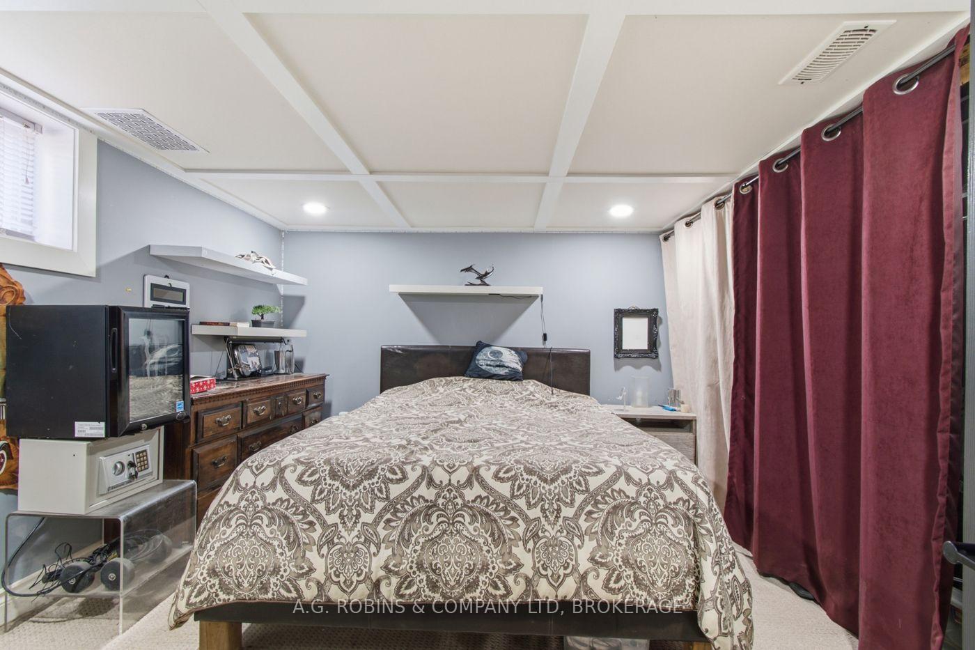 Photo 33 of 54 Clifford Avenue, Welland, Broadway — HOMEH