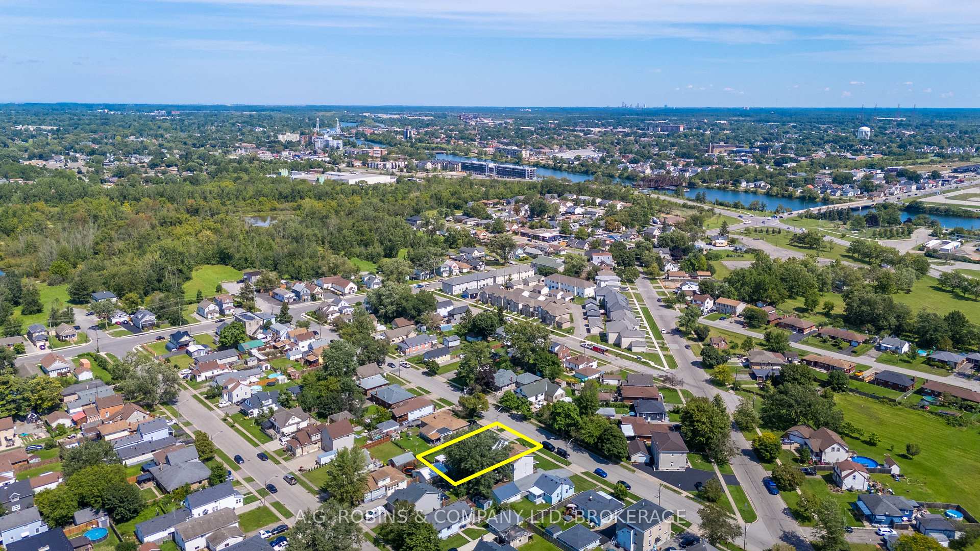 Photo 36 of 54 Clifford Avenue, Welland, Broadway — HOMEH