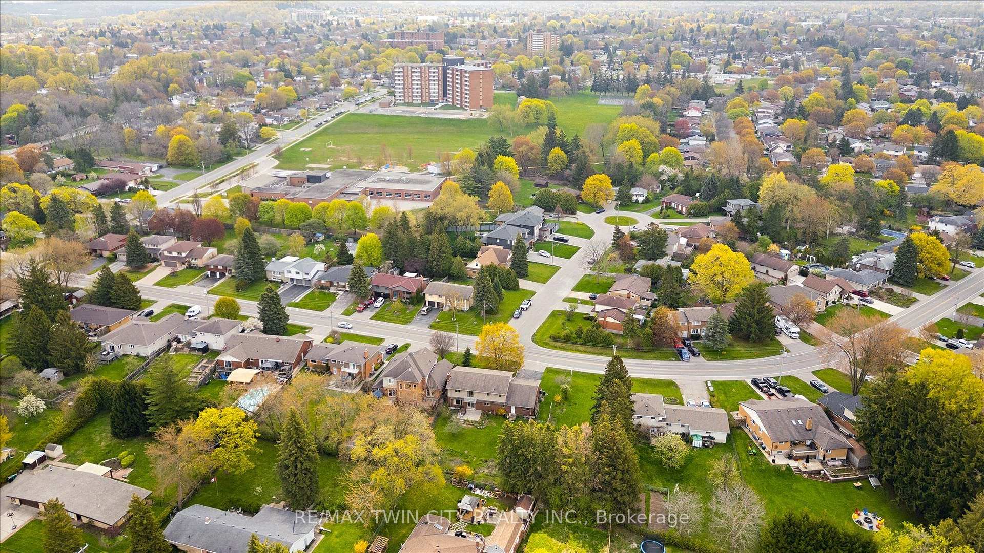 Photo 10 of 146 Carson Drive, Kitchener, Grand River North — HOMEH