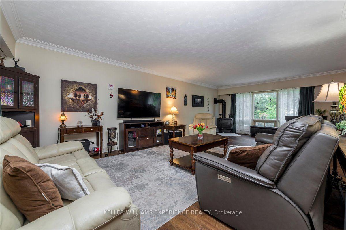 Photo 5 of 298 Seventh Street, Midland — HOMEH