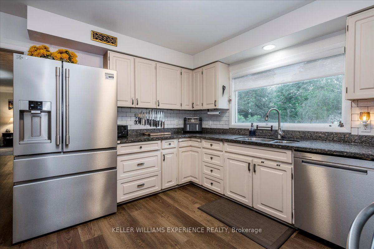 Photo 11 of 298 Seventh Street, Midland — HOMEH