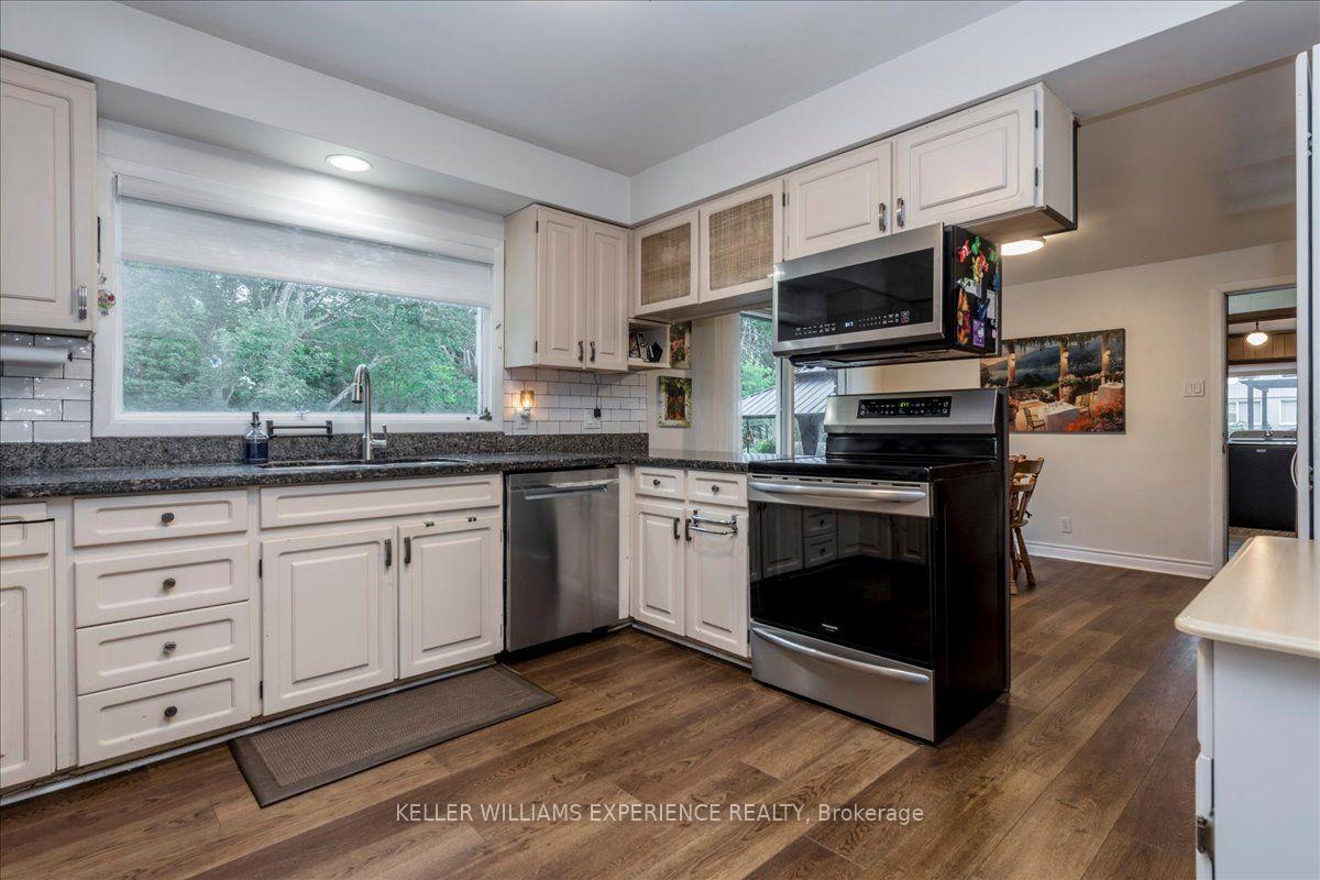 Photo 12 of 298 Seventh Street, Midland — HOMEH