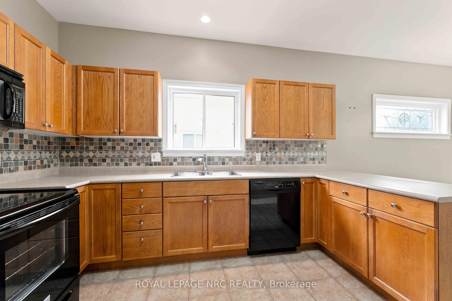 Photo 13 of 42 Loretta Drive, Niagara-on-the-Lake, Virgil — HOMEH