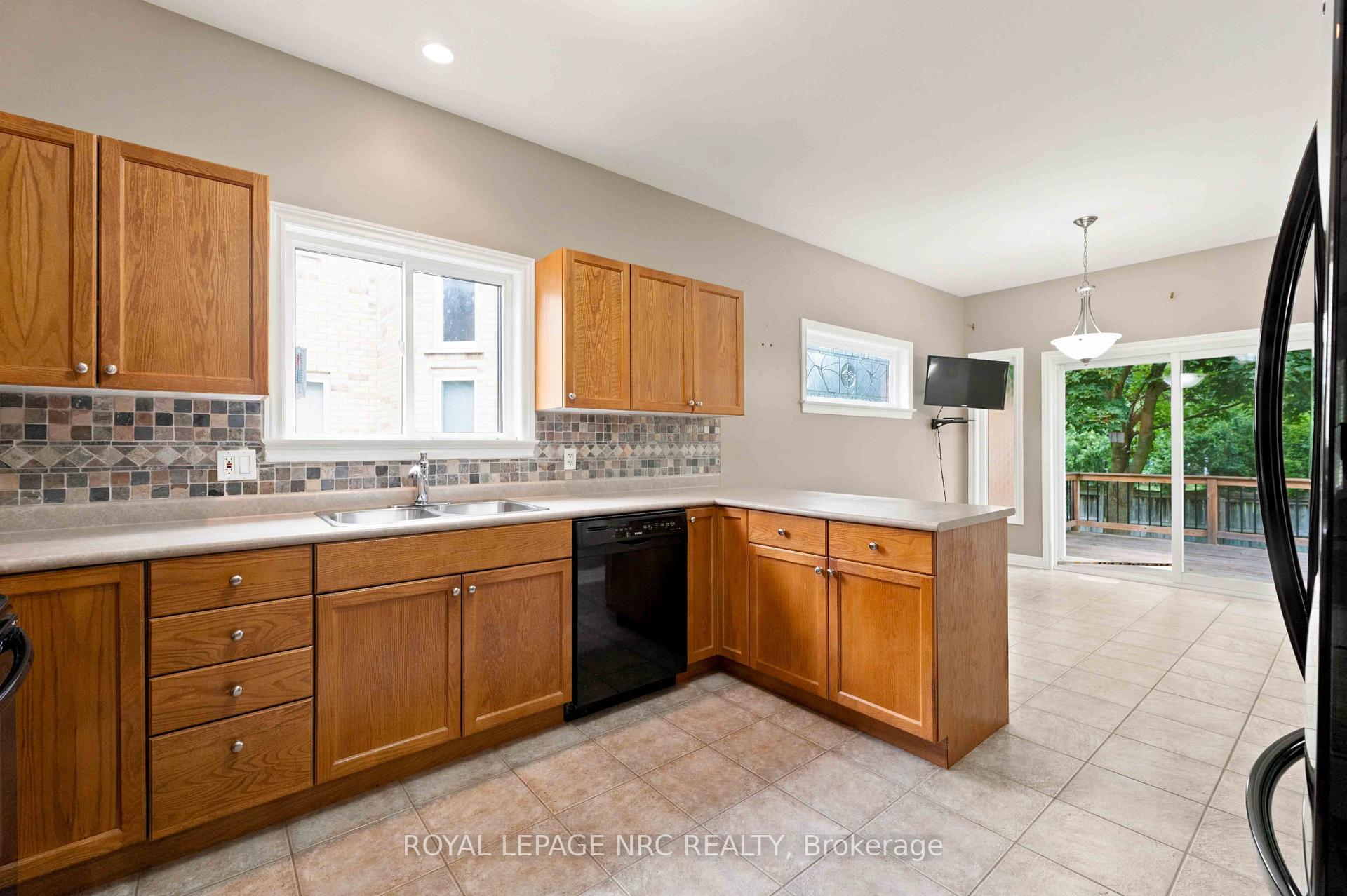 Photo 14 of 42 Loretta Drive, Niagara-on-the-Lake, Virgil — HOMEH