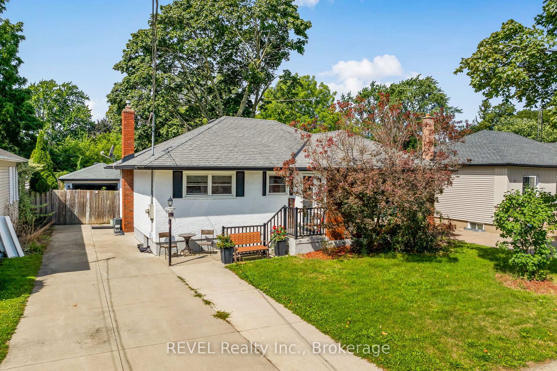 Photo 2 of 15 Duncan Drive, St. Catharines, Vine/Linwell — HOMEH
