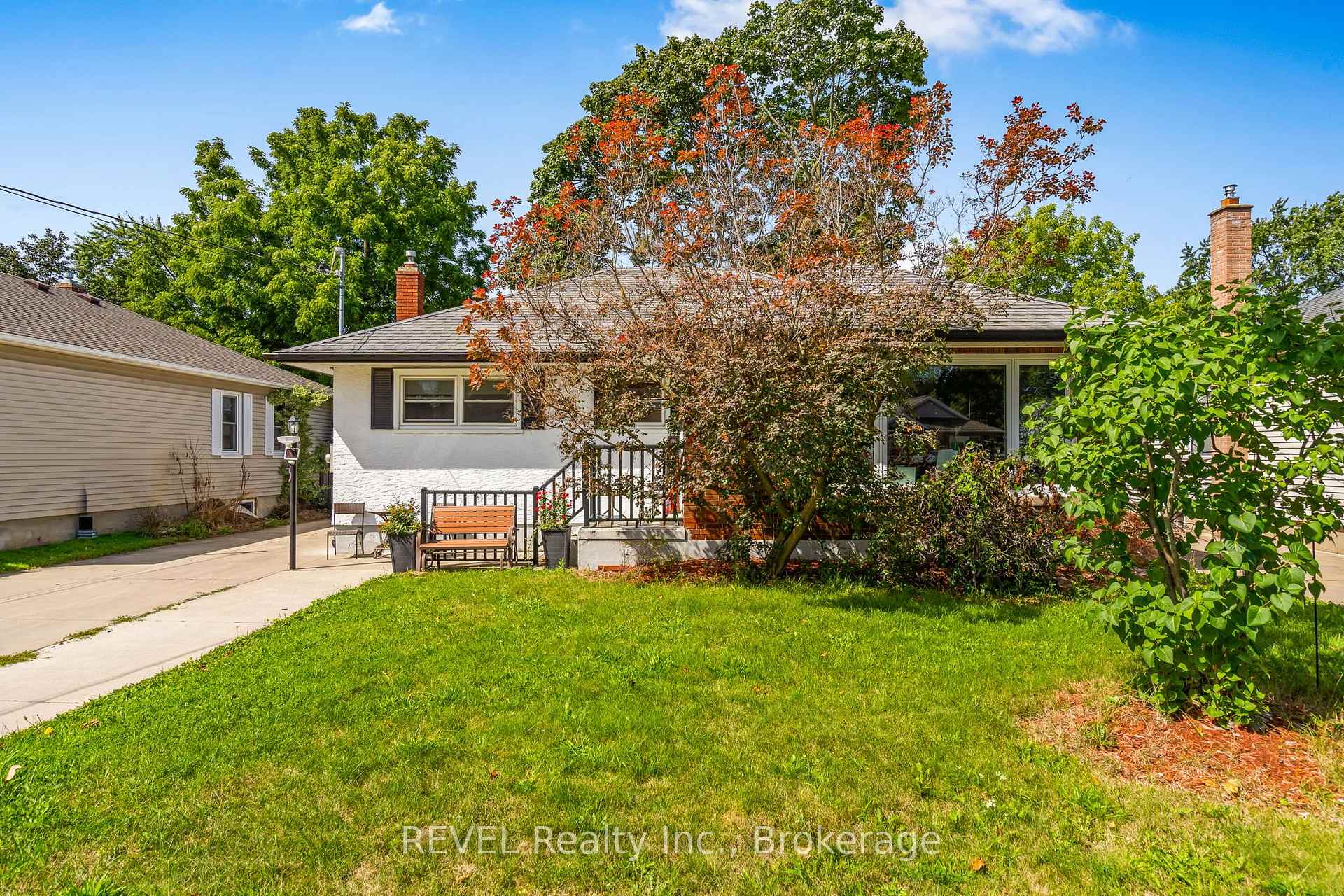 Photo 3 of 15 Duncan Drive, St. Catharines, Vine/Linwell — HOMEH