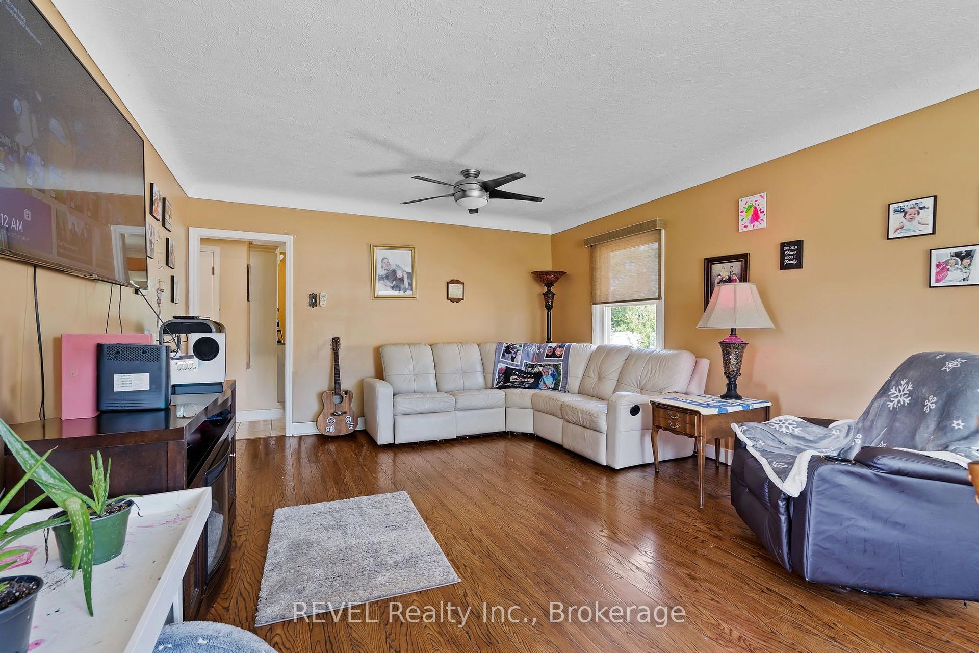 Photo 5 of 15 Duncan Drive, St. Catharines, Vine/Linwell — HOMEH