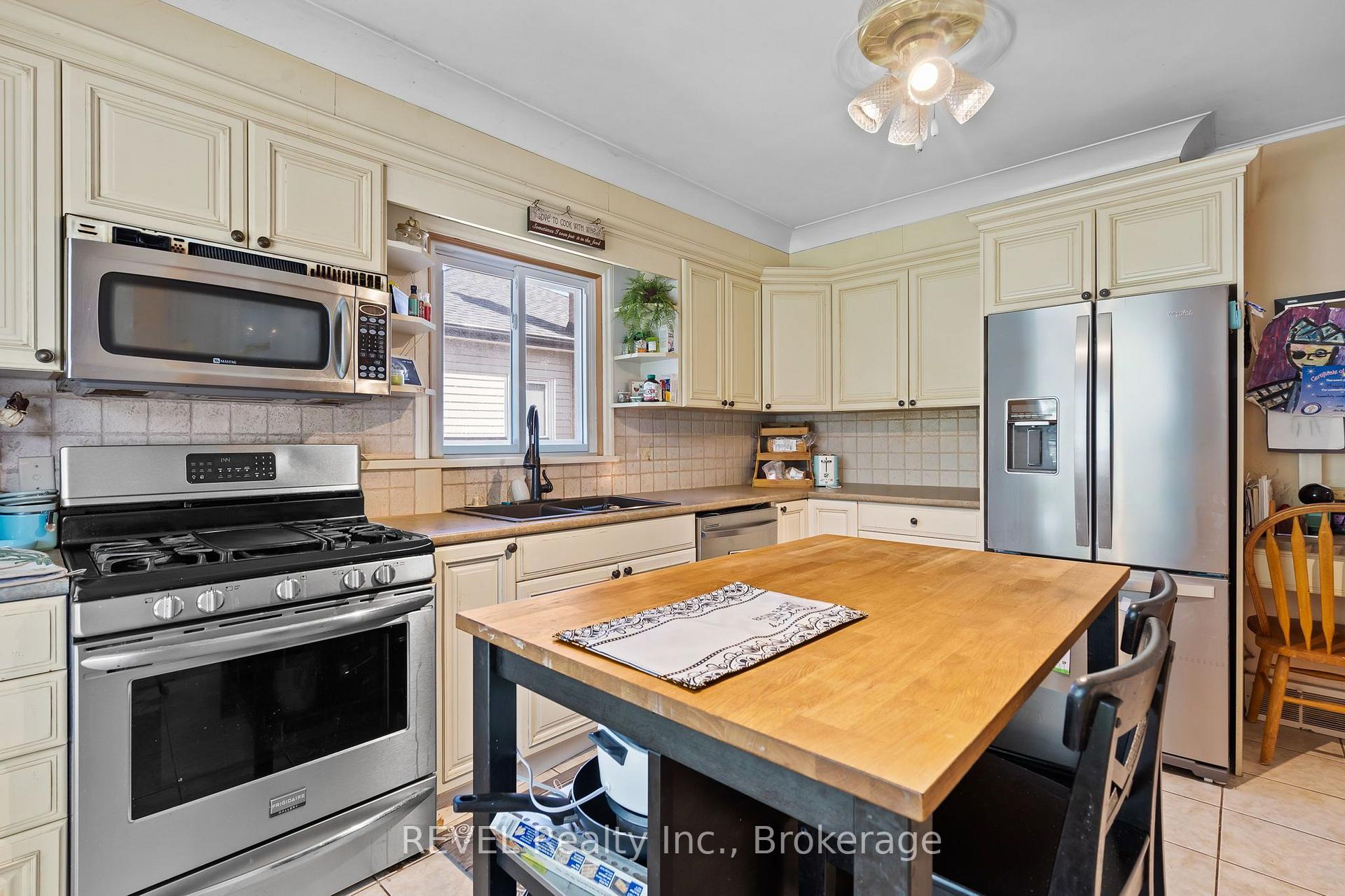 Photo 8 of 15 Duncan Drive, St. Catharines, Vine/Linwell — HOMEH