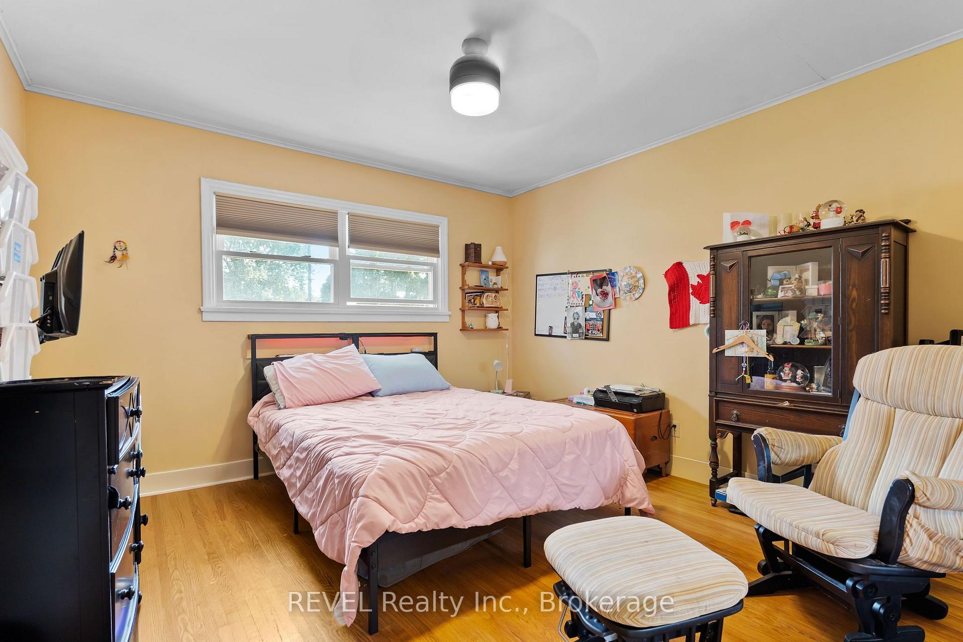 Photo 10 of 15 Duncan Drive, St. Catharines, Vine/Linwell — HOMEH