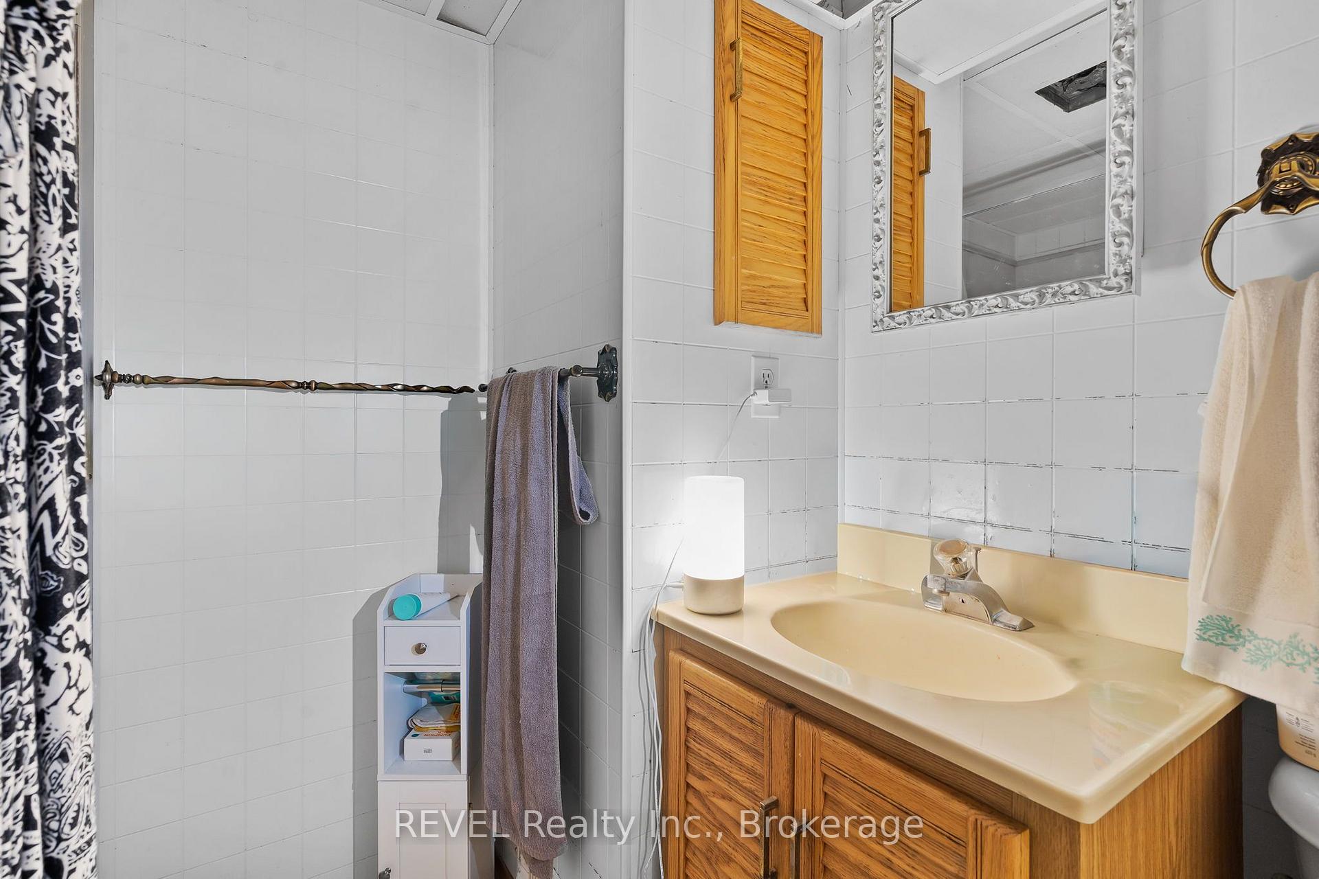 Photo 18 of 15 Duncan Drive, St. Catharines, Vine/Linwell — HOMEH