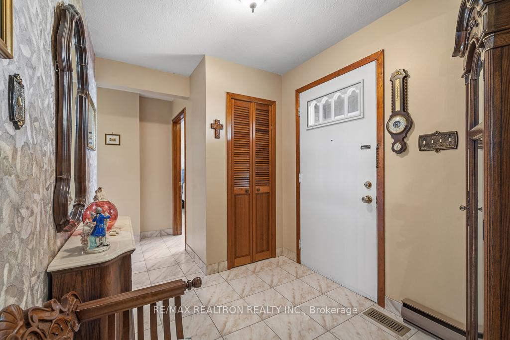 Photo 5 of 163 Elgin Mills Road W, Richmond Hill, Mill Pond — HOMEH