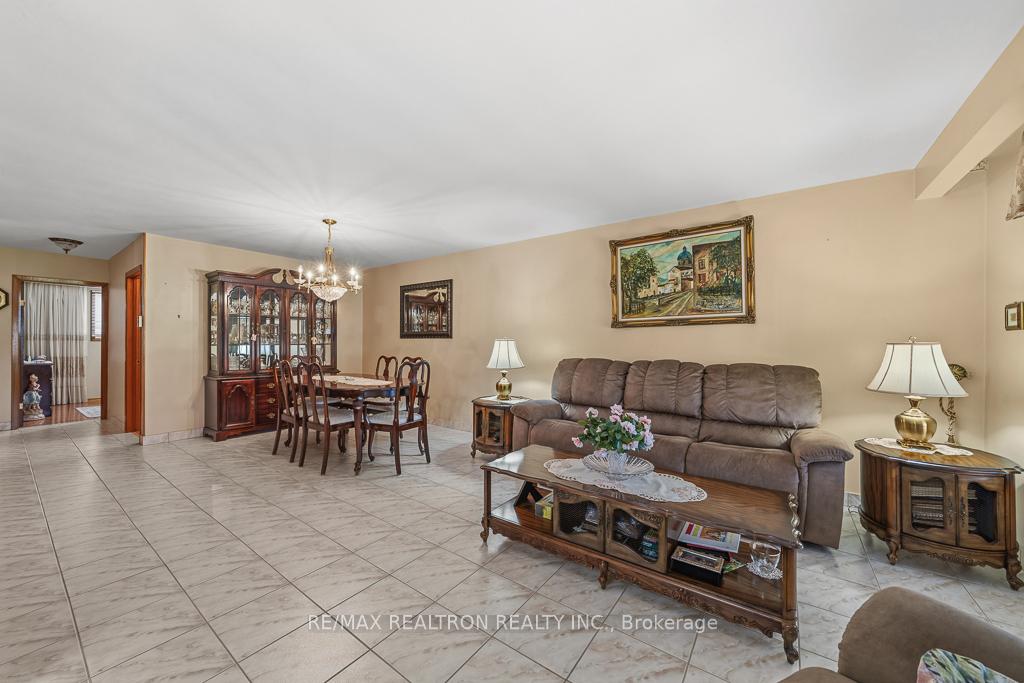 Photo 9 of 163 Elgin Mills Road W, Richmond Hill, Mill Pond — HOMEH