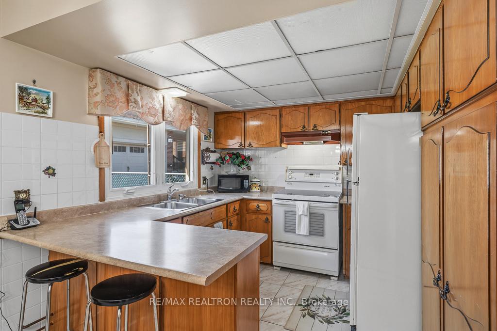 Photo 10 of 163 Elgin Mills Road W, Richmond Hill, Mill Pond — HOMEH