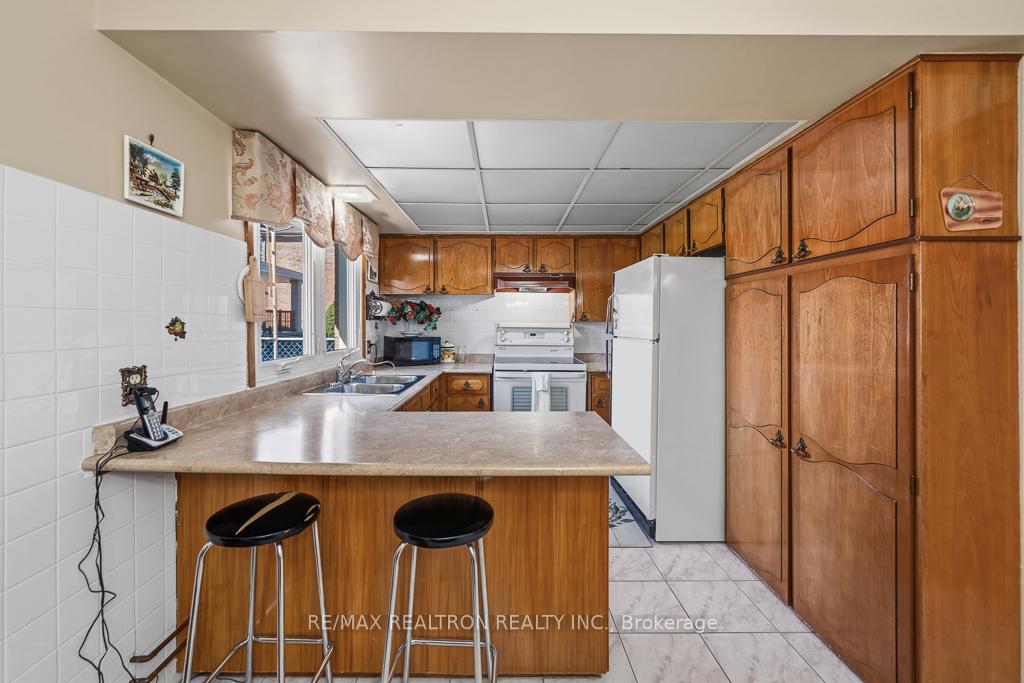 Photo 11 of 163 Elgin Mills Road W, Richmond Hill, Mill Pond — HOMEH
