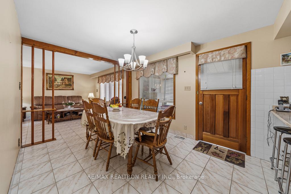 Photo 12 of 163 Elgin Mills Road W, Richmond Hill, Mill Pond — HOMEH