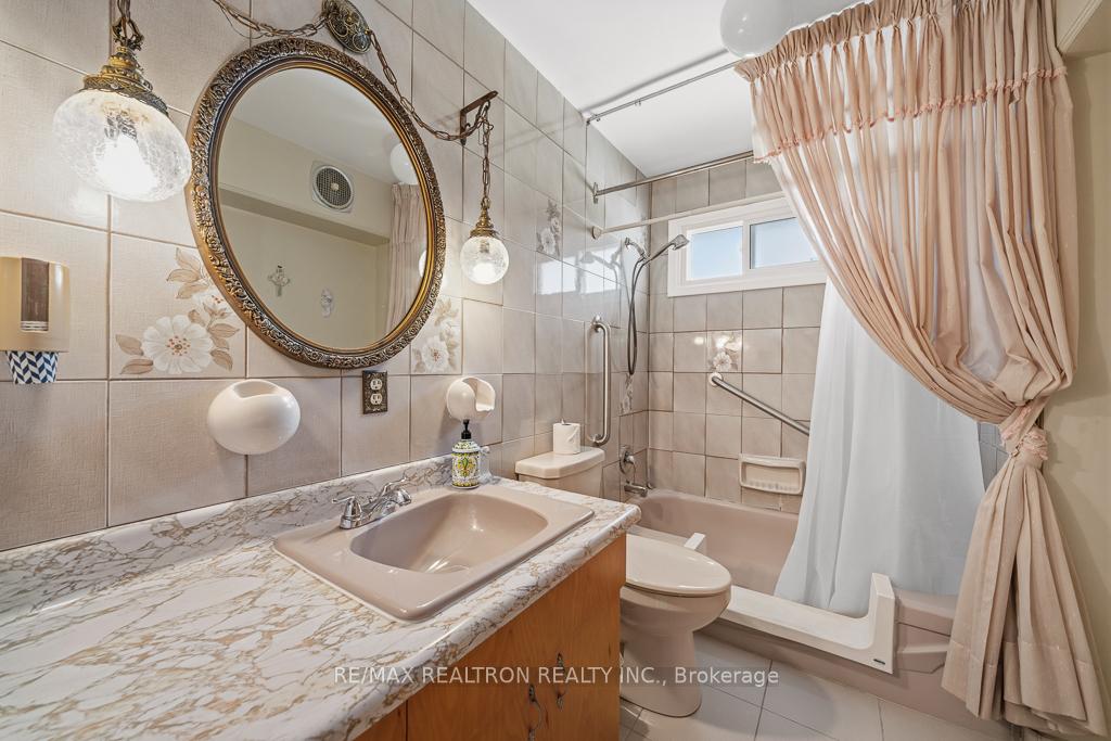Photo 15 of 163 Elgin Mills Road W, Richmond Hill, Mill Pond — HOMEH