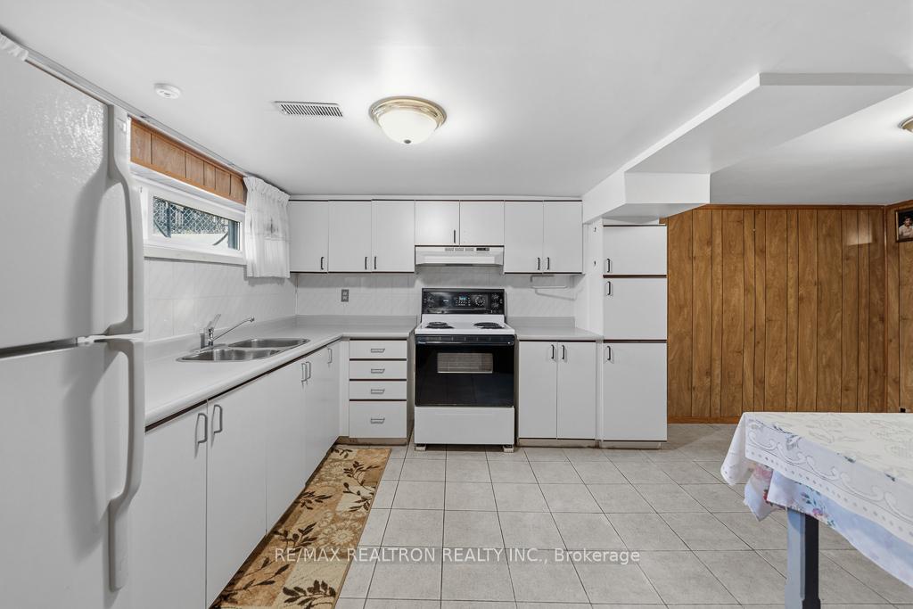Photo 21 of 163 Elgin Mills Road W, Richmond Hill, Mill Pond — HOMEH