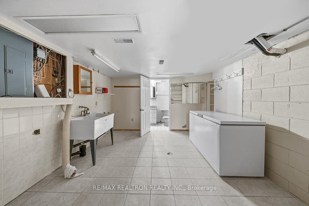 Photo 23 of 163 Elgin Mills Road W, Richmond Hill, Mill Pond — HOMEH