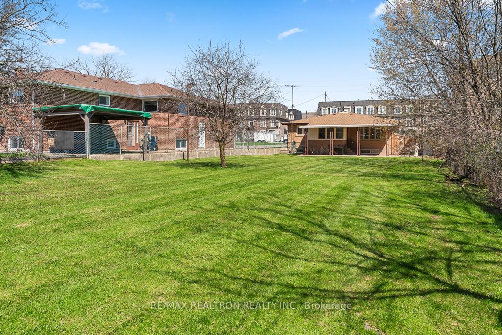Photo 28 of 163 Elgin Mills Road W, Richmond Hill, Mill Pond — HOMEH