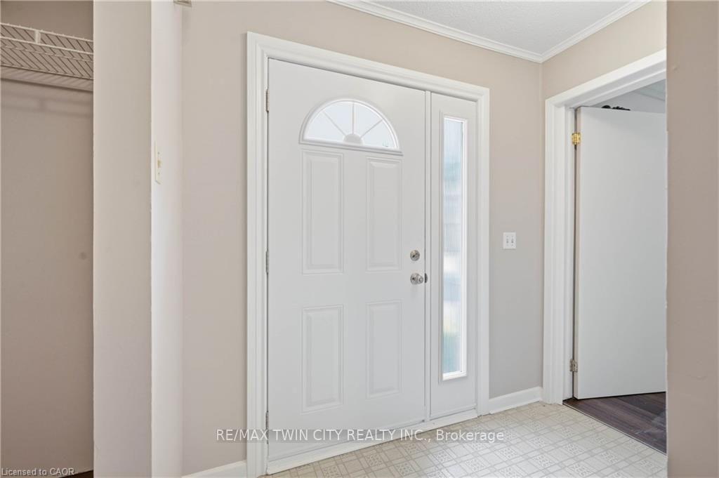 Photo 4 of Unit 80, 121 University Avenue E, Waterloo, Lincoln Heights — HOMEH