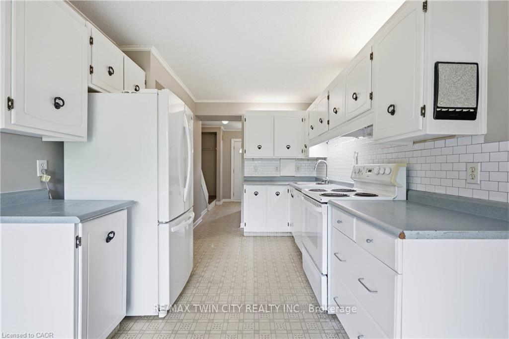 Photo 6 of Unit 80, 121 University Avenue E, Waterloo, Lincoln Heights — HOMEH