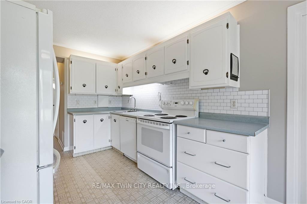 Photo 7 of Unit 80, 121 University Avenue E, Waterloo, Lincoln Heights — HOMEH