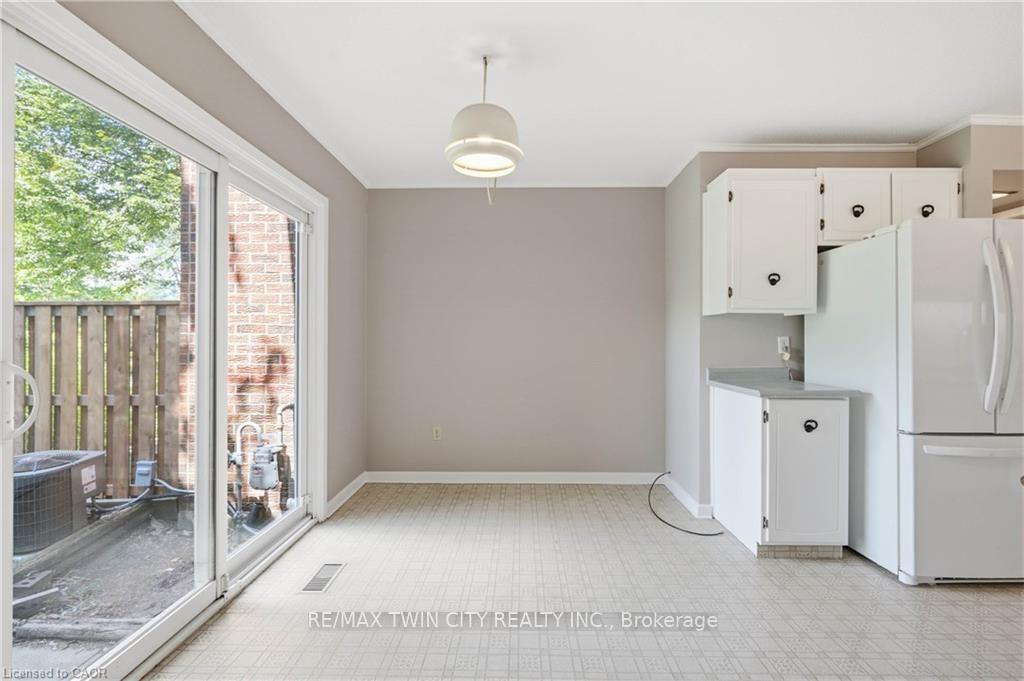 Photo 8 of Unit 80, 121 University Avenue E, Waterloo, Lincoln Heights — HOMEH