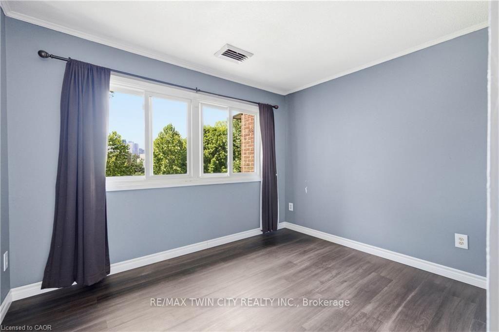 Photo 23 of Unit 80, 121 University Avenue E, Waterloo, Lincoln Heights — HOMEH