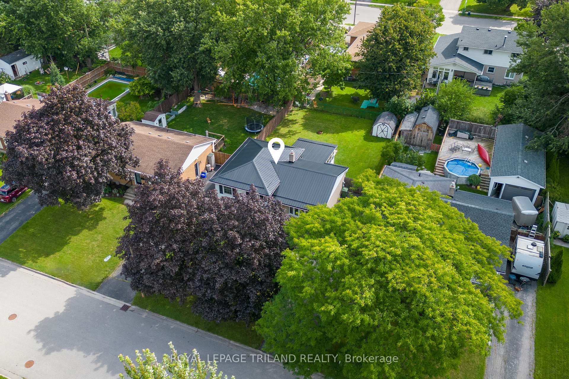 Photo 2 of 18 Laurier Road, St. Thomas — HOMEH