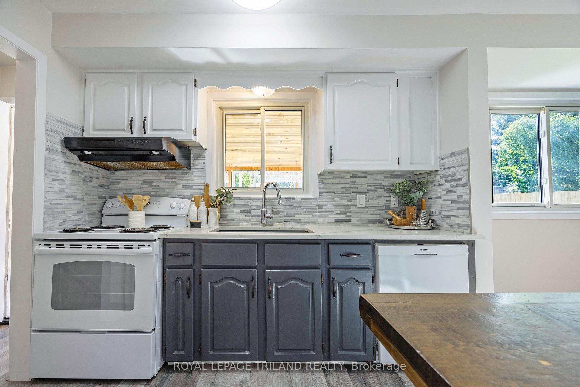 Photo 11 of 18 Laurier Road, St. Thomas — HOMEH