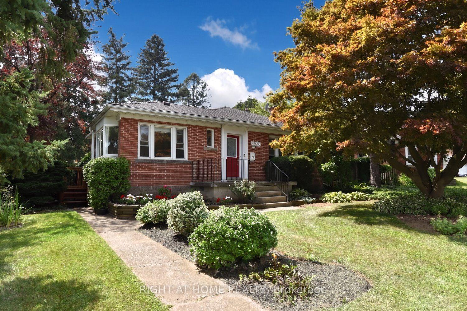 Photo of 936 Boothman Avenue