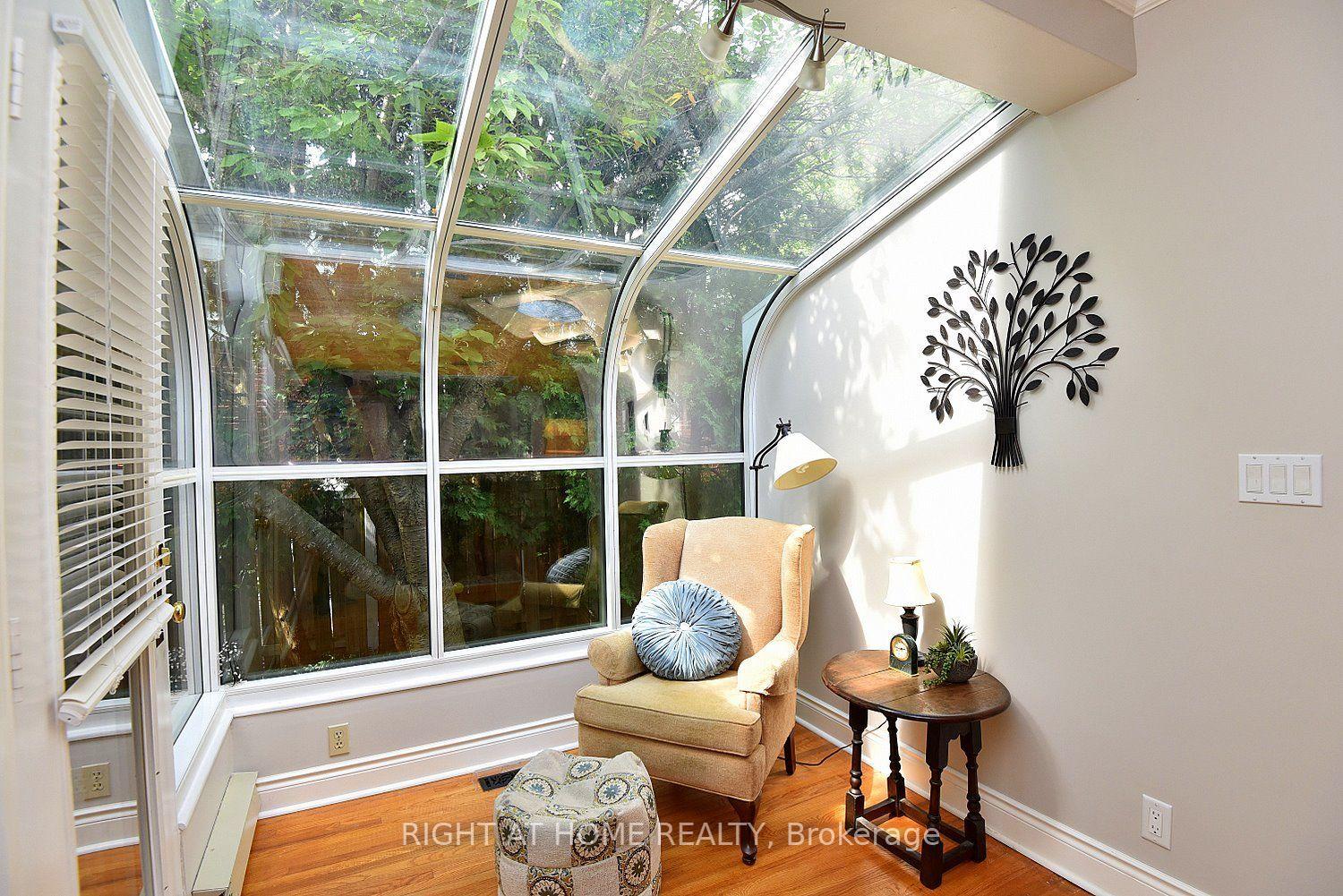 Photo 8 of 936 Boothman Avenue, Burlington, Bayview — HOMEH