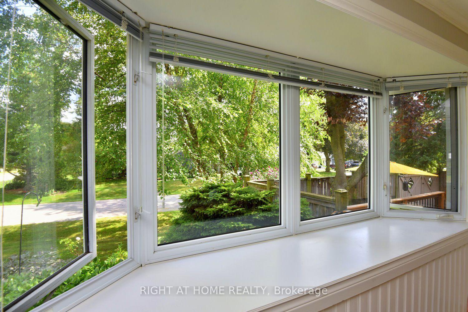 Photo 12 of 936 Boothman Avenue, Burlington, Bayview — HOMEH