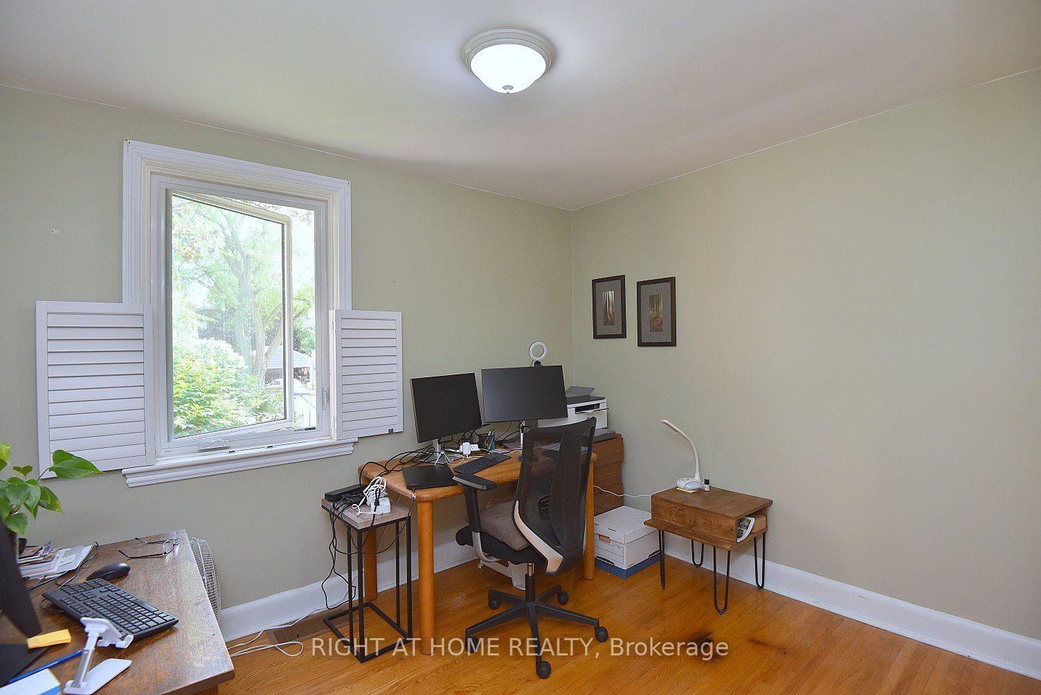 Photo 18 of 936 Boothman Avenue, Burlington, Bayview — HOMEH