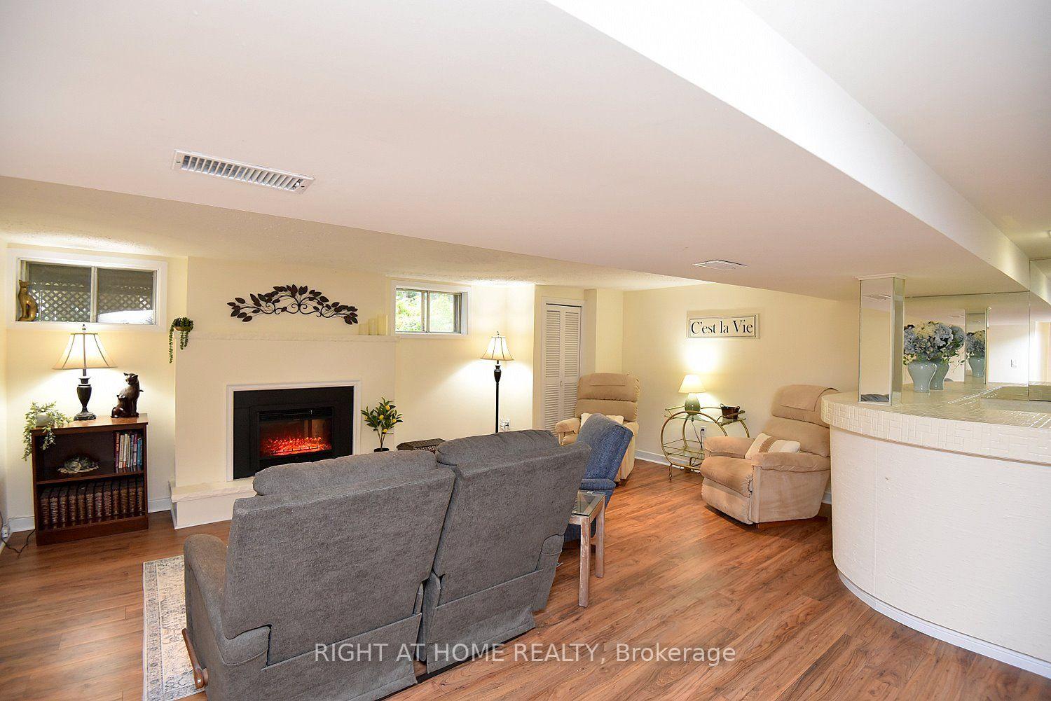 Photo 20 of 936 Boothman Avenue, Burlington, Bayview — HOMEH