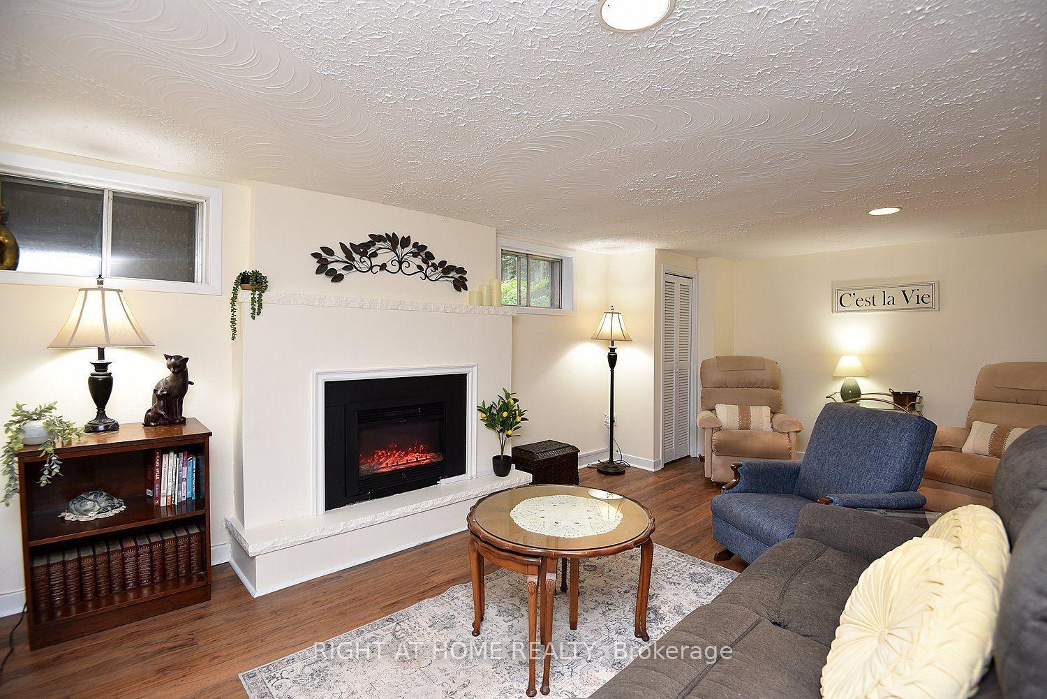Photo 21 of 936 Boothman Avenue, Burlington, Bayview — HOMEH