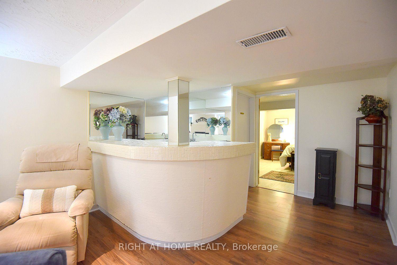 Photo 22 of 936 Boothman Avenue, Burlington, Bayview — HOMEH
