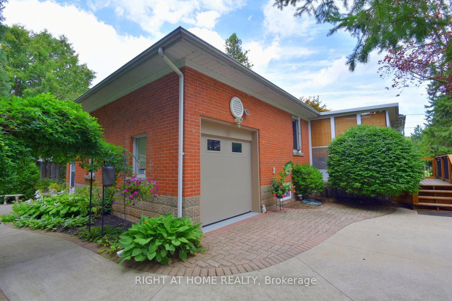 Photo 27 of 936 Boothman Avenue, Burlington, Bayview — HOMEH