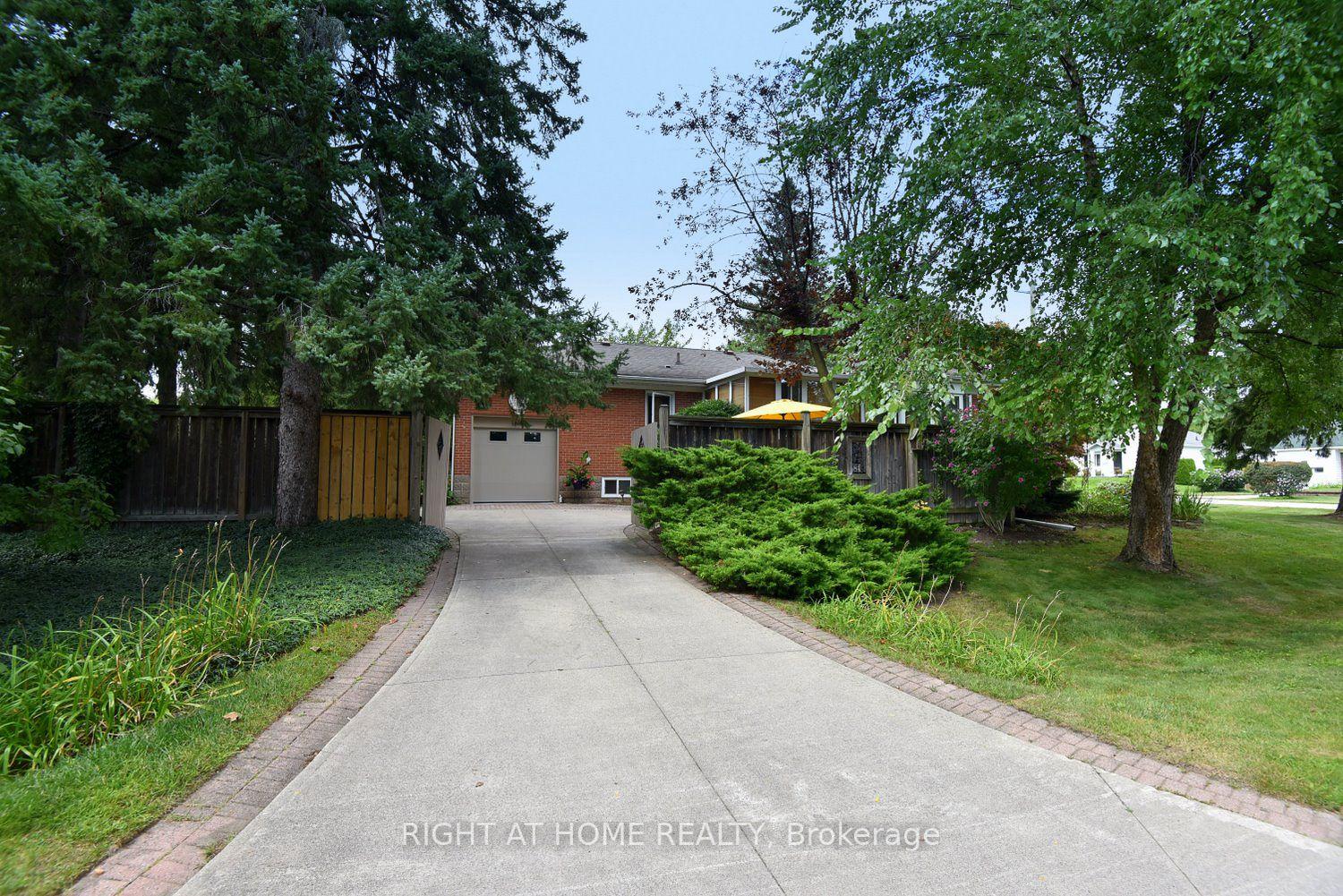 Photo 28 of 936 Boothman Avenue, Burlington, Bayview — HOMEH
