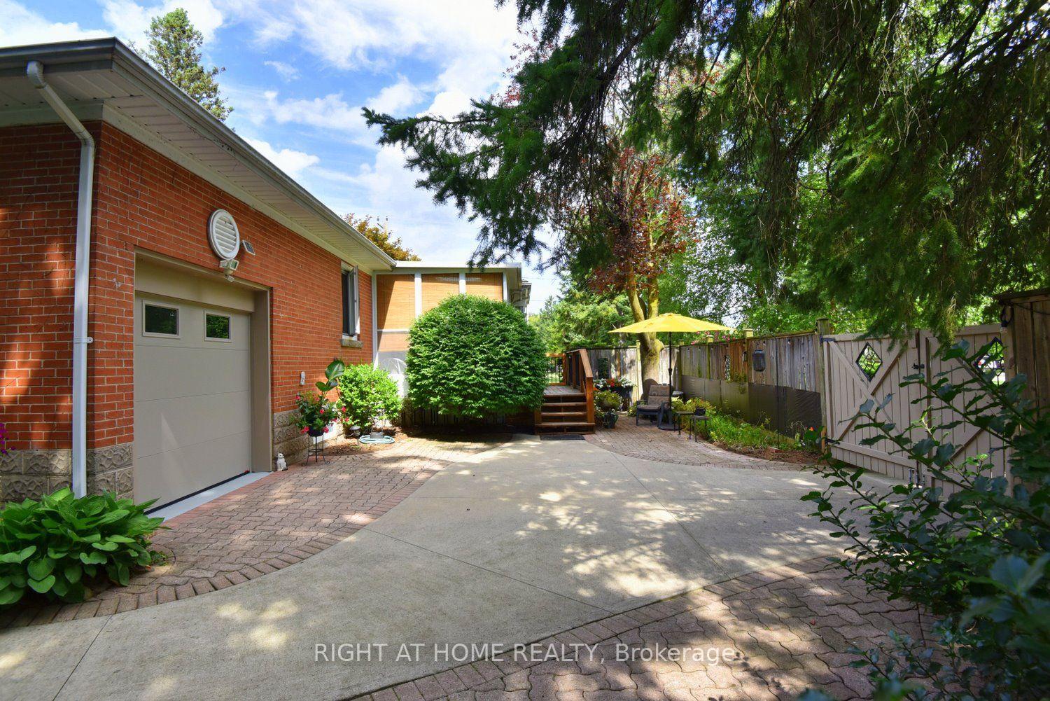 Photo 30 of 936 Boothman Avenue, Burlington, Bayview — HOMEH