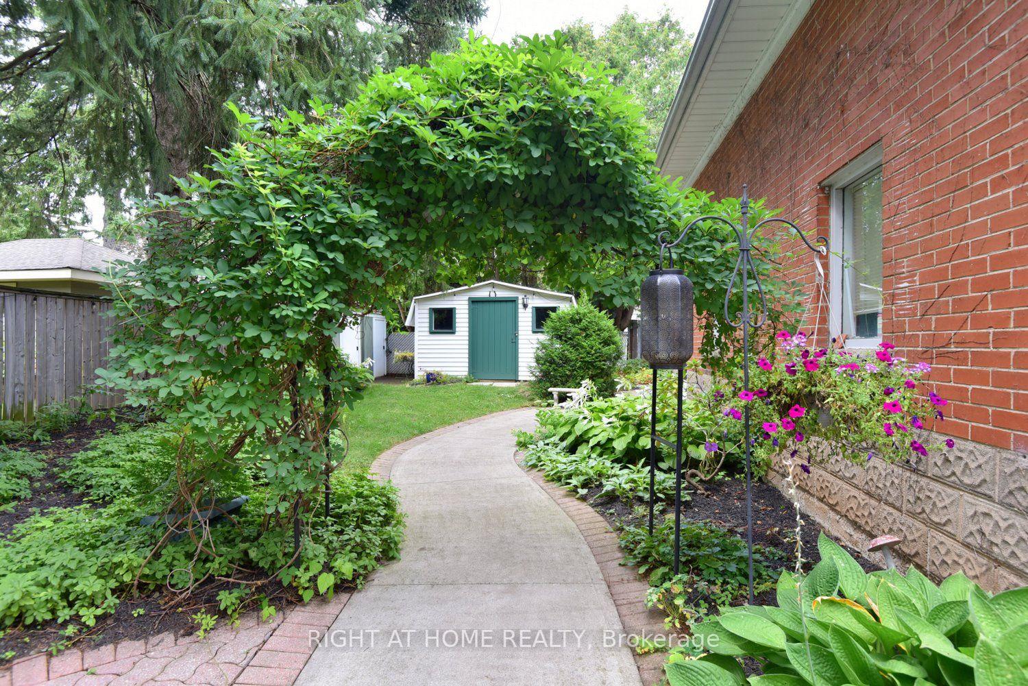 Photo 31 of 936 Boothman Avenue, Burlington, Bayview — HOMEH