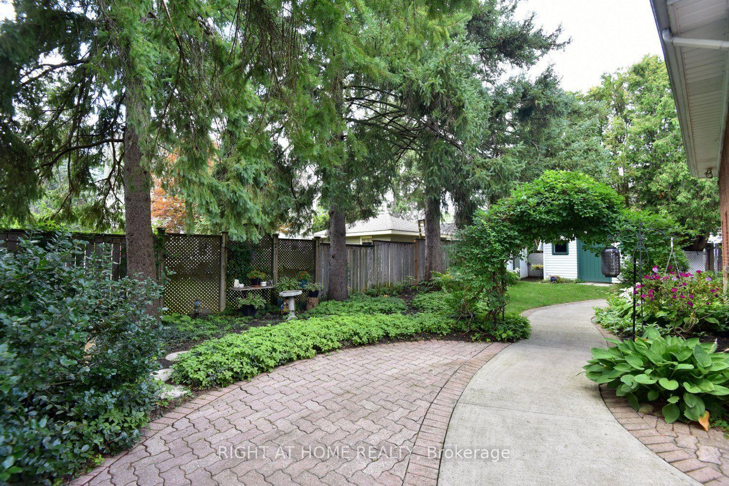 Photo 32 of 936 Boothman Avenue, Burlington, Bayview — HOMEH