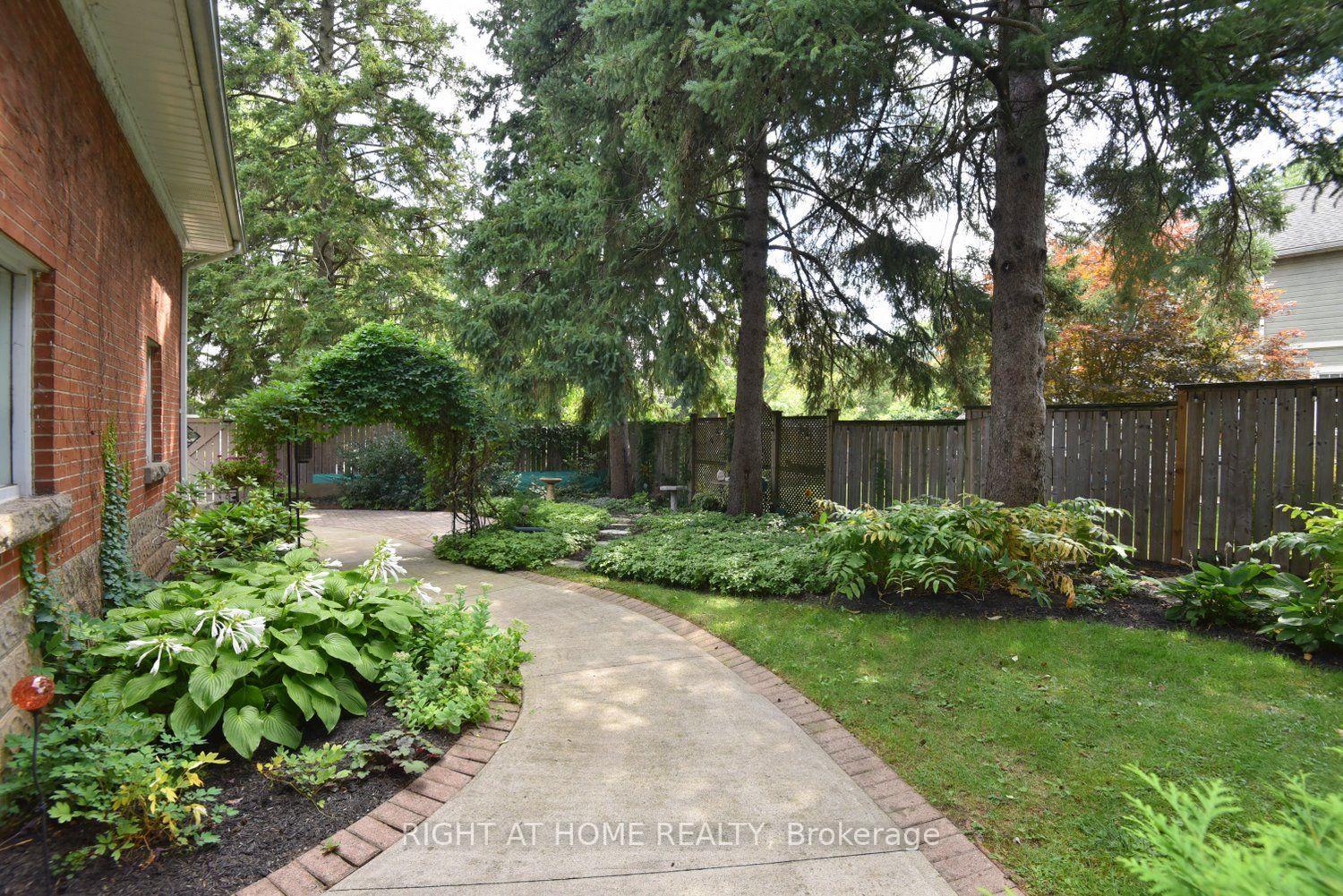 Photo 33 of 936 Boothman Avenue, Burlington, Bayview — HOMEH