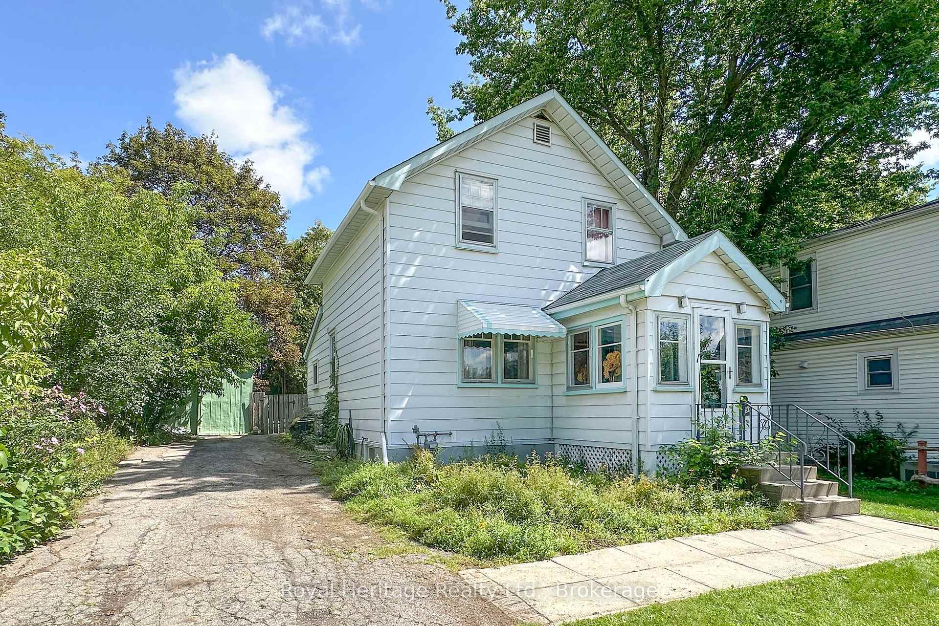 Photo 3 of 97 Westmount Street, Oshawa, Vanier — HOMEH