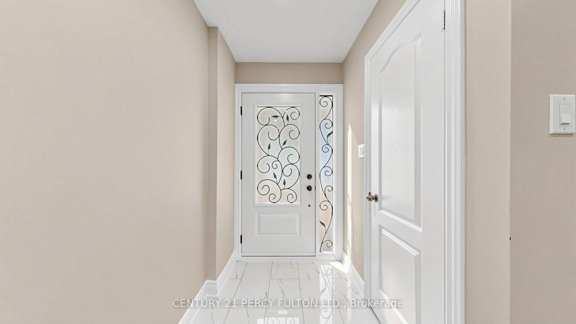 Photo 3 of Unit 33, 70 Knightsbridge Way, Markham, Markham Village — HOMEH