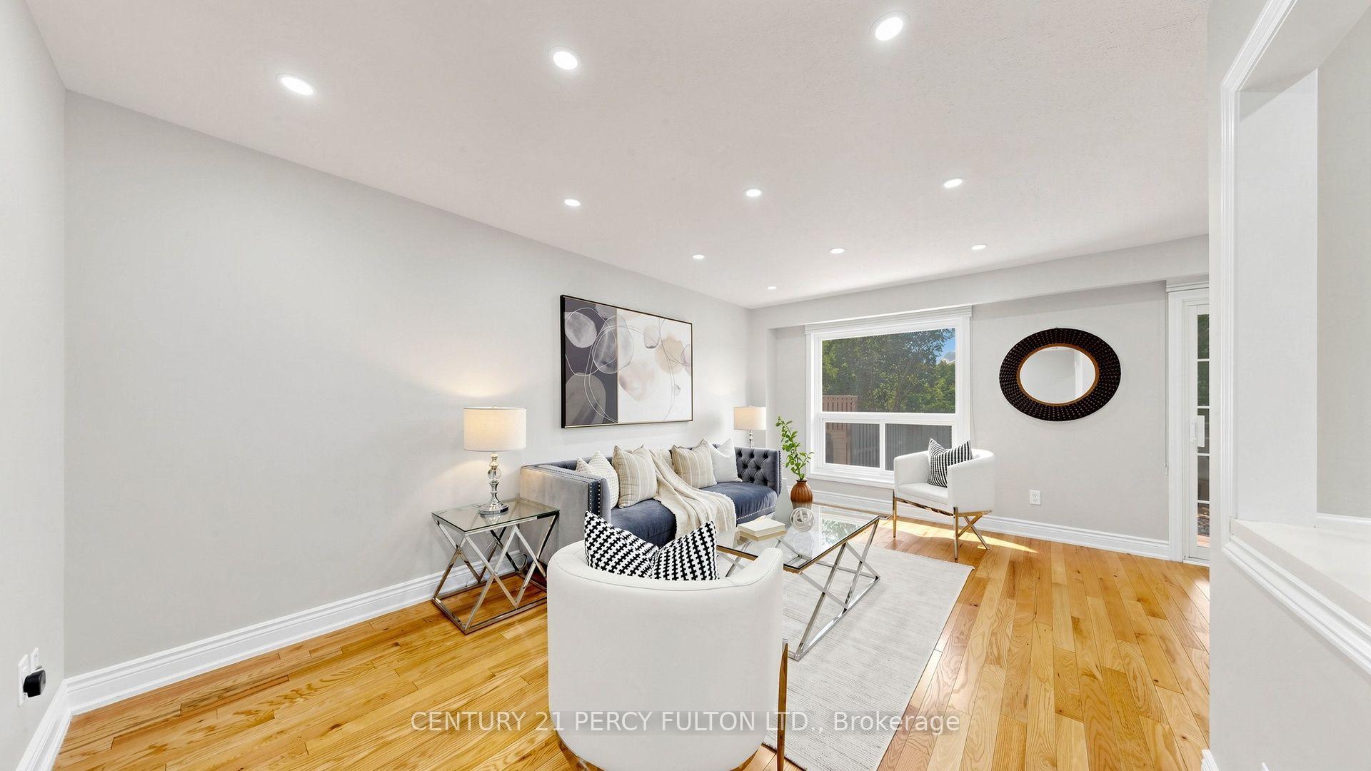 Photo 4 of Unit 33, 70 Knightsbridge Way, Markham, Markham Village — HOMEH