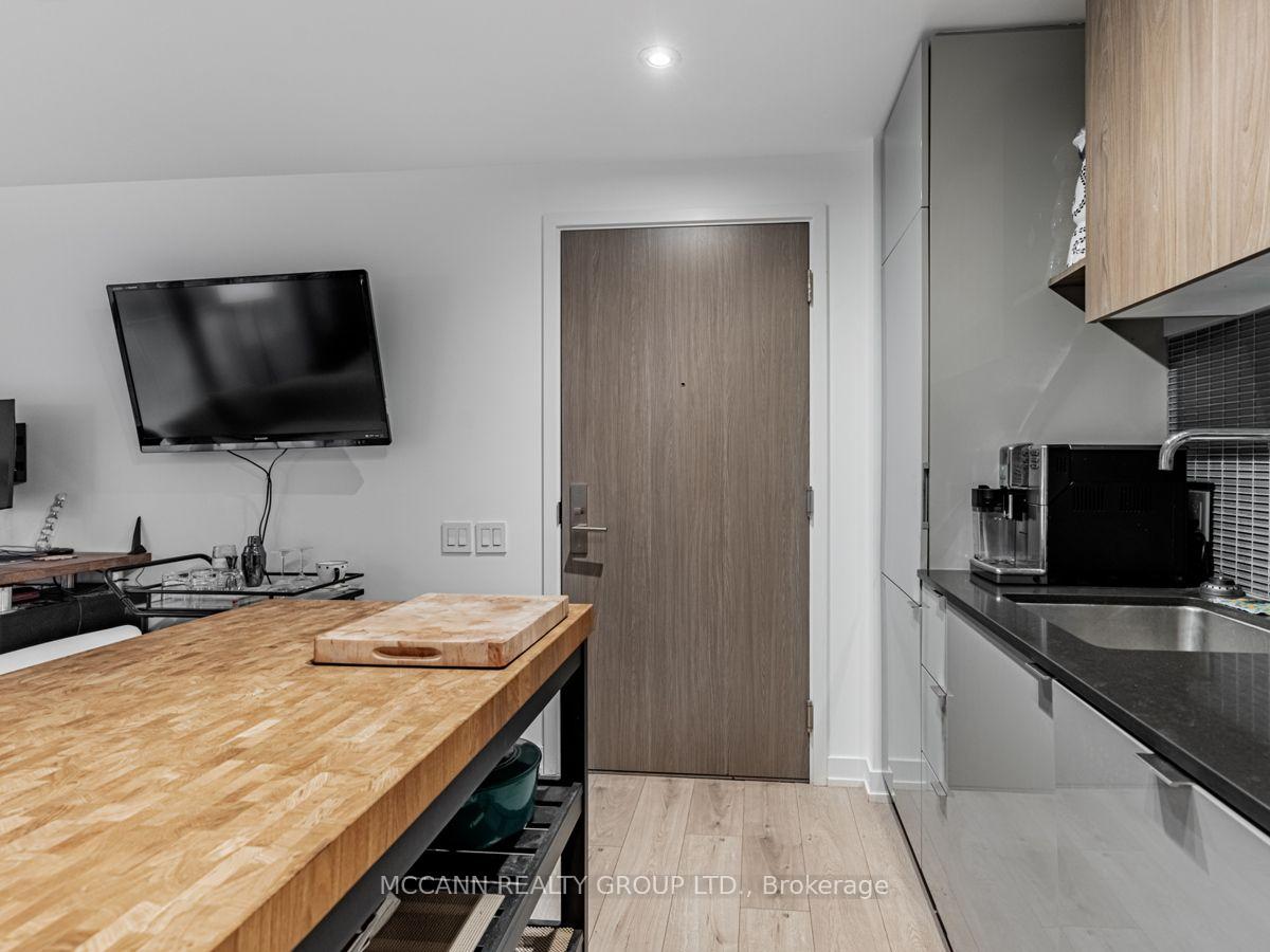 Photo 3 of Unit 332, 161 Roehampton Avenue, Toronto, Mount Pleasant West — HOMEH