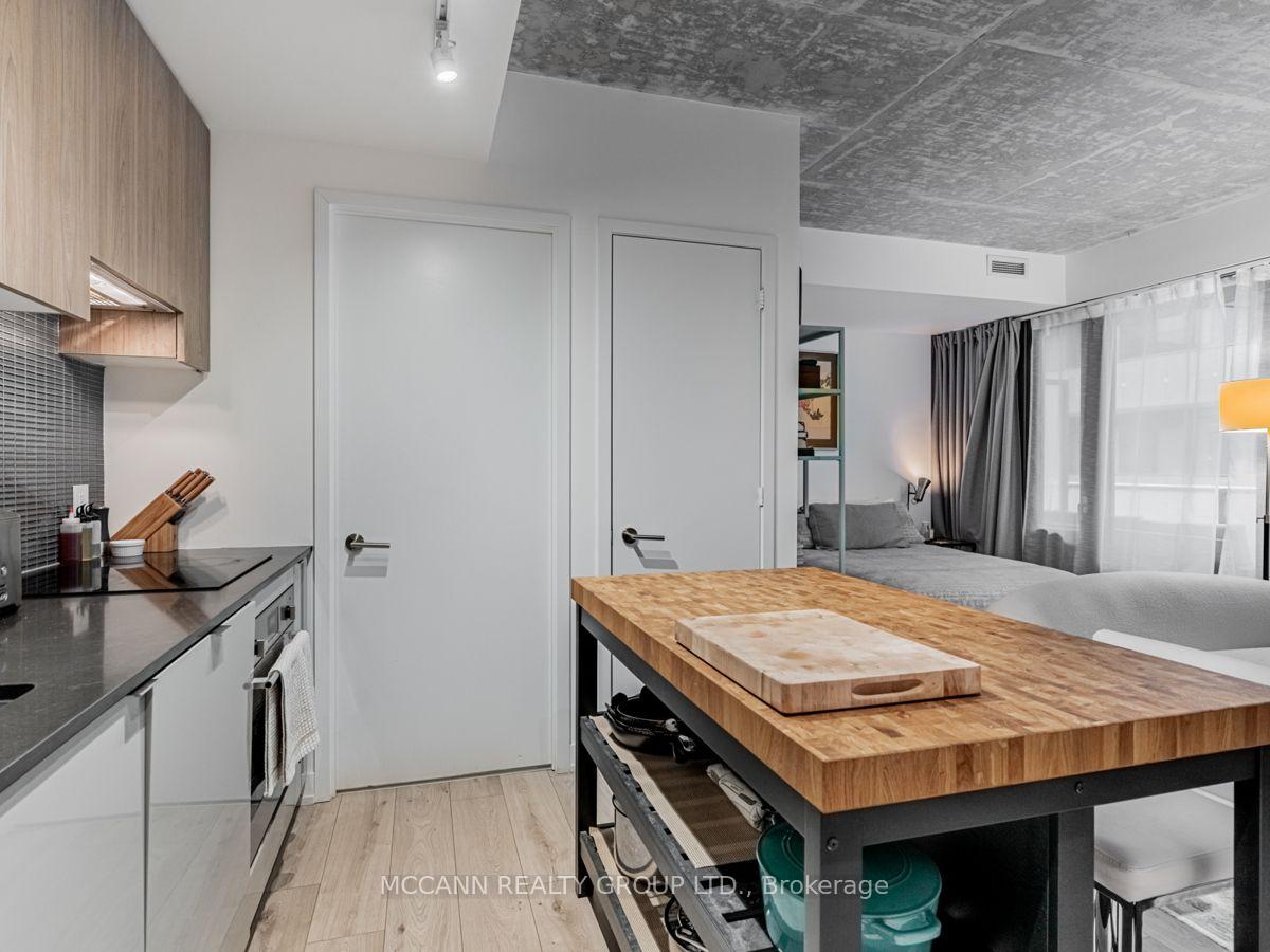 Photo 4 of Unit 332, 161 Roehampton Avenue, Toronto, Mount Pleasant West — HOMEH