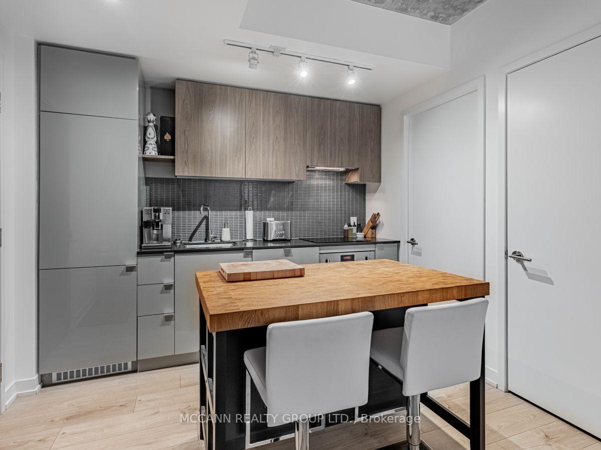 Photo 6 of Unit 332, 161 Roehampton Avenue, Toronto, Mount Pleasant West — HOMEH