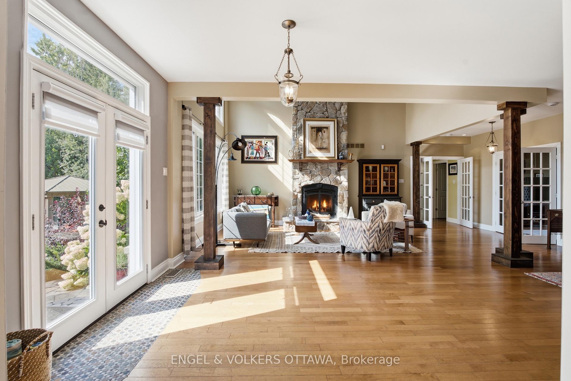 Photo 3 of 6622 Blossom Trail Drive, Ottawa, Greely — HOMEH